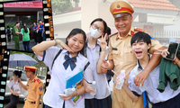 Loạt hình ảnh xúc động về những &quot;vệ thần&quot; thầm lặng trong kỳ thi tốt nghiệp THPT