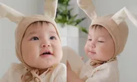 Công chúa nhỏ nhà Salim &quot;đốn tim&quot; netizen với bộ ảnh tai thỏ, chuẩn bản sao của bố
