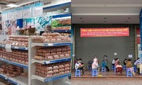 Siêu thị ở TP.HCM sáng nay: Trứng, rau được &quot;châm&quot; đều, người dân trật tự xếp hàng từ sớm