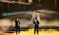 Lam Trường - Đan Trường song ca khiến thanh xuân 8x, 9x ùa về tại bán kết Hoa hậu Việt Nam