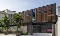 Nhà khung thép cửa chớp đơn giản mà hợp phong thủy