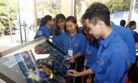 Bạn trẻ trải nghiệm không gian sáng tạo tại đại hội