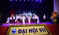 Các tiết mục văn nghệ khai mạc đại hội.
