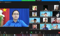 Anh Nguyễn Quốc Huy, Phó Bí thư thường trực Tỉnh Đoàn Bình Thuận cho biết, Bình Thuận trao đổi với các bạn trẻ tham gia khóa học “Vượt đại dịch – Xóa mất gốc tiếng Anh”