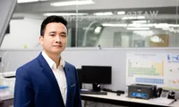 TS. Đặng Đức Huy trong phòng nghiên cứu