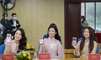 Hoa hậu Đặng Thị Ngọc Hân và Đỗ Mỹ Linh; Á hậu Bùi Phương Nga cùng đổi hình đại diện "Tết chung một nhà" trên trang facebook cá nhân nhằm tạo sự lan tỏa sâu rộng của chương trình. Ảnh: Dương Triều