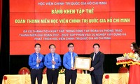 Uốn nắn đoàn viên thanh niên luôn tin vào sự lãnh đạo của Đảng