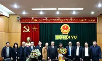 Bộ trưởng và các lãnh đạo Bộ Nội vụ chúc mừng tân Vụ trưởng