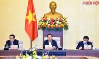 Uỷ ban Thường vụ Quốc hội cho ý kiến về thực hành tiết kiệm, chống lãng phí