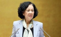 Bộ Chính trị: Cán bộ lãnh đạo, quản lý phải gương mẫu trong thực hành tiết kiệm, chống lãng phí