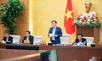 Tổ chức kỳ họp bất thường khi cần thiết để quyết định các vấn đề quan trọng