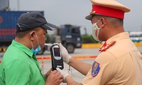 Nhất trí đề xuất cấm lái xe khi uống rượu bia 