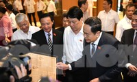 Chủ tịch nước Lương Cường và Chủ tịch Quốc hội Trần Thanh Mẫn dự triển lãm ‘Nhật báo Quốc hội’