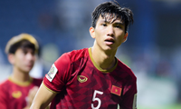Văn Hậu lần đầu đá chính ở Heerenveen