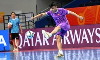 Các tuyển thủ futsal Việt Nam quyết tâm trước trận gặp Nga.