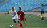 Đội trưởng Hai Long thi đấu đầy nỗ lực