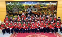 Đội tuyển nữ Việt Nam rạng rỡ về nước 