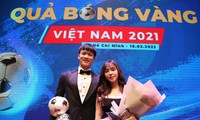 Hoàng Đức cùng bạn gái tại Gala trao giải Quả bóng vàng 2021. Ảnh: Hữu Phạm 