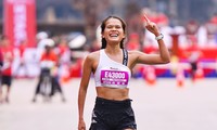 Phạm Thị Hồng Lệ về nhất nội dung marathon nữ