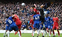 Liverpool thua đậm Chelsea sau khi đã vô địch Ngoại hạng