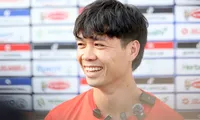 Công Phượng bị vây kín trong ngày đầu trở lại tuyển Việt Nam