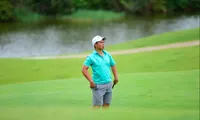 Nguyễn Tuấn Anh áp sát ngôi đầu sau vòng 2.