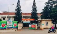 Phát hiện khi sinh con, gia đình đưa nữ sinh đến Trung tâm y tế huyện