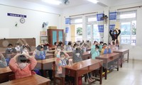 Ngày đầu đến trường của học sinh lớp 1 ở Đà Nẵng