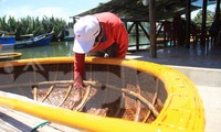 Đón khách quốc tế, ngàn chiếc thúng ở Hội An &apos;khoác áo mới&apos; 