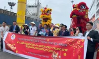 Tàu du lịch hạng sang chở hơn 400 du khách châu Âu xông đất Đà Nẵng 