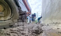Chịu trận &apos;thác bùn&apos; từ cụm công nghiệp, dân khóc ròng mỗi khi mưa lớn