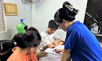 &apos;Thầy cô áo xanh&apos; chạy nước rút cùng sĩ tử khó khăn