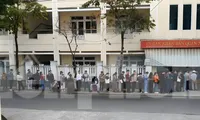 Đà Nẵng: Người dân rồng rắn, xếp hàng dài làm thủ tục đất đai