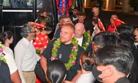 Hai huyền thoại bóng đá Wes Brown và Teddy Sheringham đến Đà Nẵng