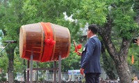 Lãnh đạo Quảng Ngãi dự khai giảng nhưng không phát biểu, đánh trống