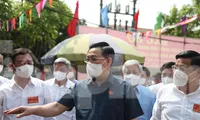 Chủ tịch Quốc hội Vương Đình Huệ kiểm tra công tác bầu cử tại tâm dịch Bắc Giang