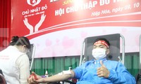 Nhiều đoàn viên ở tỉnh Bắc Giang tích cực hiến máu và vận động người dân tham gia Chủ nhật Đỏ