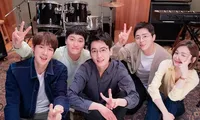 Nhờ bức hình của Jung Kyung Ho, fan háo hức chờ mùa 3 &quot;Hospital Playlist&quot; trở lại