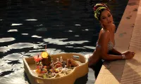 Tung bộ ảnh bikini chào mùa Hè, Hoa hậu H’Hen Niê khoe đường cơ bụng số 11 cực chuẩn