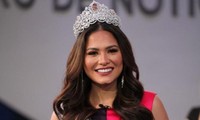 Hoa hậu Hoàn vũ Andrea Meza lại mắc lỗi trang phục khi xuất hiện trên truyền hình Mexico
