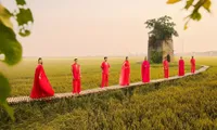 Sàn diễn độc đáo dài 150m làm từ 3000 ống tre tại Hội An thách thức dàn mẫu Việt