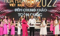 Chung khảo Hoa hậu Việt Nam 2022: 56 thí sinh khoe vẻ đẹp dịu dàng với áo yếm và hoa sen