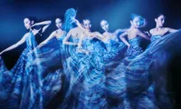 Hoa hậu Thùy Tiên đẹp ma mị trong BST mới nhất của NTK Lê Thanh Hòa