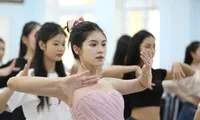 Top 25 Hoa hậu Việt Nam 2024 tập vũ đạo cho màn đồng diễn tại đêm Chung kết