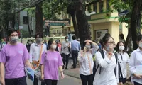 Sĩ tử thi tốt nghiệp THPT đợt 2 cảm thấy thế nào trước &quot;cơn mưa điểm 10&quot; sau đợt 1?