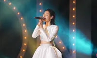 Sau 5 tháng &quot;mất tích&quot; vì ồn ào tình cảm gây chấn động, Hiền Hồ sắp tái xuất làng nhạc Việt?