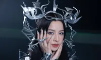 Chi Pu tuyên bố hủy bỏ dự án album đầu tay, &quot;đính kèm&quot; lời xin lỗi trong MV &quot;Miss Showbiz&quot;