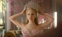 Ariana Grande tiếp tục hóa &quot;công chúa phép thuật&quot; trong &quot;Wicked&quot; phần hai