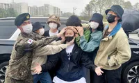j-hope (BTS) lên đường nhập ngũ, binh nhất Jin cũng có mặt để đón &quot;hậu bối&quot;