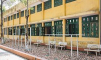 Bộ ảnh bế giảng cuối năm sân trường không một bóng người khiến teen cuối cấp ngậm ngùi
